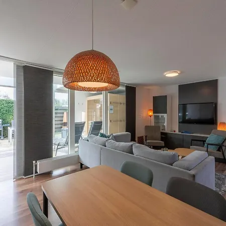 Elegant With Sauna And Garden Дом отдыха Sint Maartensvlotbrug