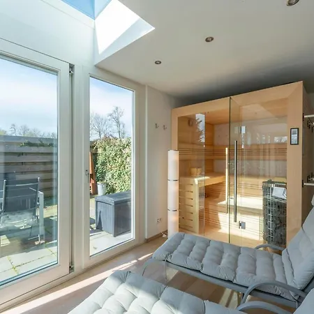 Дом отдыха Elegant With Sauna And Garden Sint Maartensvlotbrug