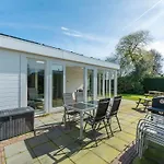 With Sauna And Pool In Quiet Location Semesterbostad *